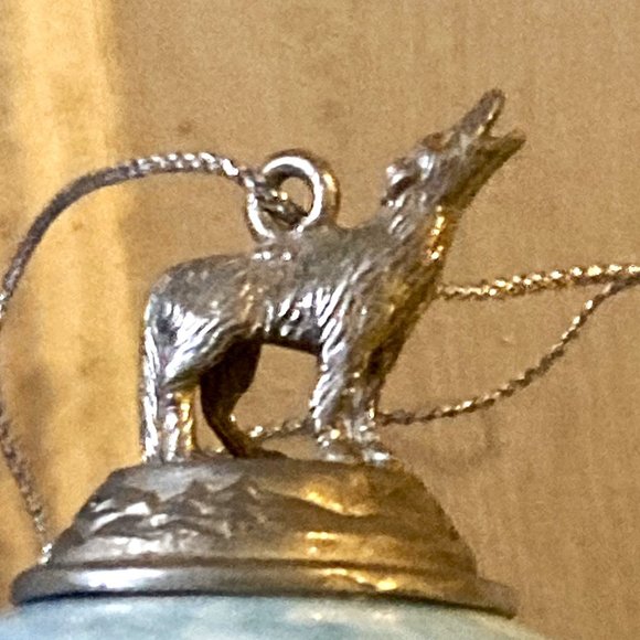 Handsome wolf ornaments - Bradford Edition's Spirit of the Wilderness collection - Picture 5 of 6